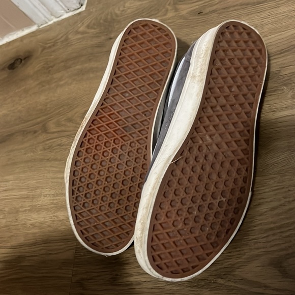 Vans - Picture 3 of 7